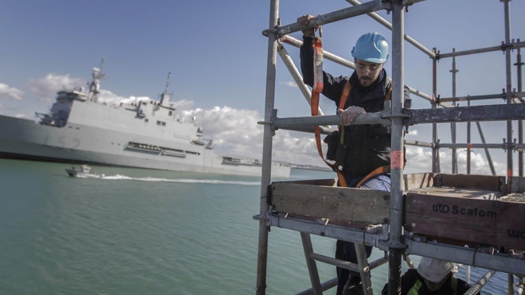 El personal civil de Navantia se dedica al mantenimiento de los destructores