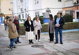 El alcalde se compromete con la asociación vecinal Tacita de Plata a «mejorar» el mantenimiento y el alumbrado