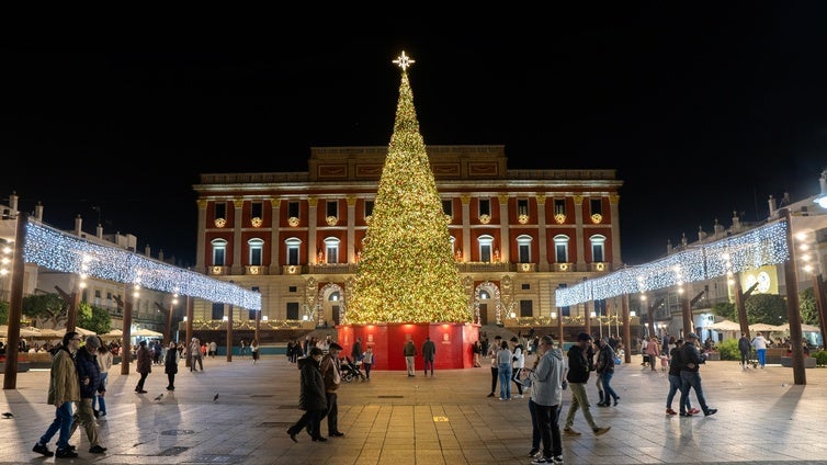 Comerciantes y hosteleros de la 'Ciudad de los Eventos', optimistas con la Navidad: «La plaza del Rey de San Fernando es un gran escaparate»