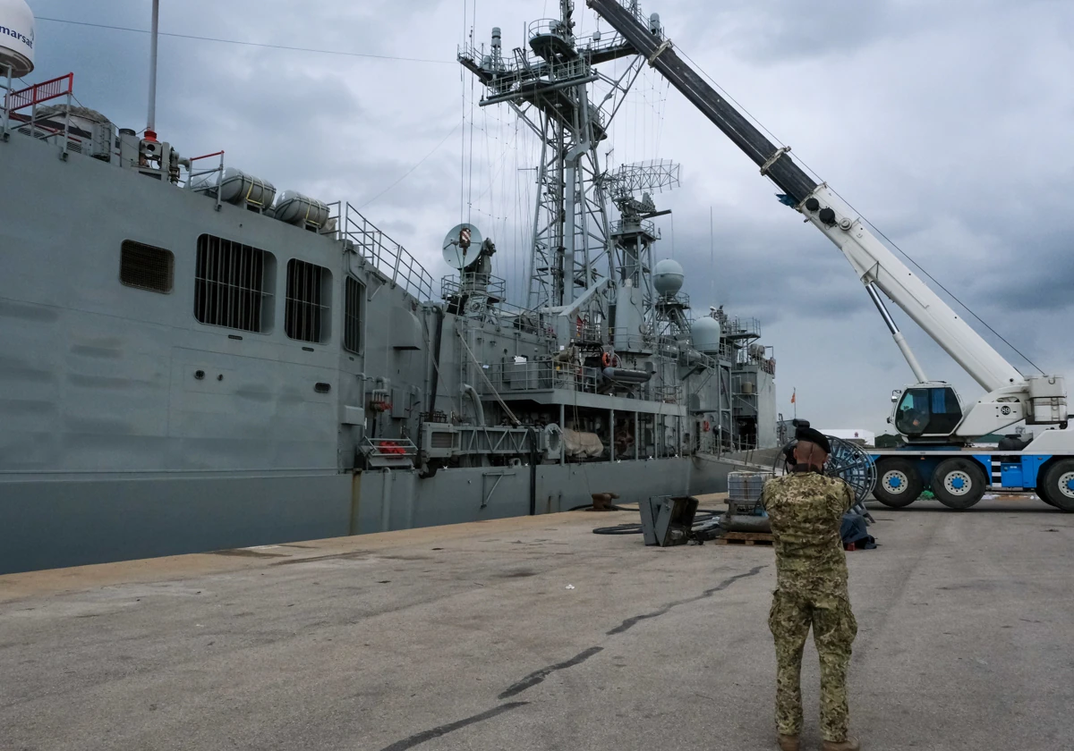 La fragata Reina Sofía en su puesta a punto antes de incorporarse a la Operación Atalanta.