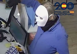 El atracador enmascarado de la Farmacia San Mateo, en Cádiz, ya ha sido detenido