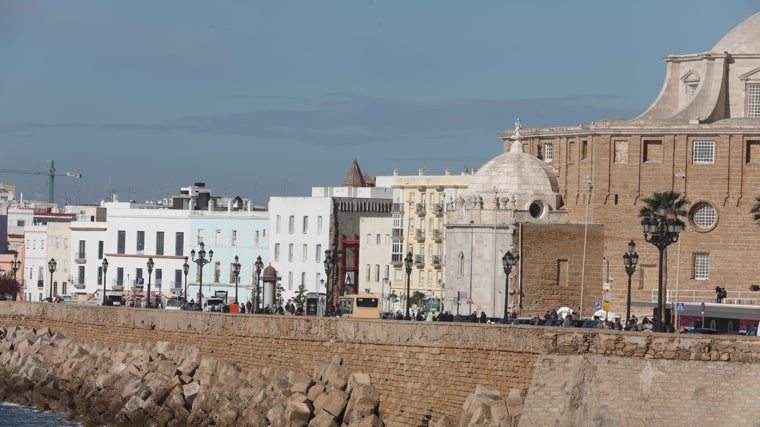 Las murallas de Cádiz esperan su segunda fase de rehabilitación