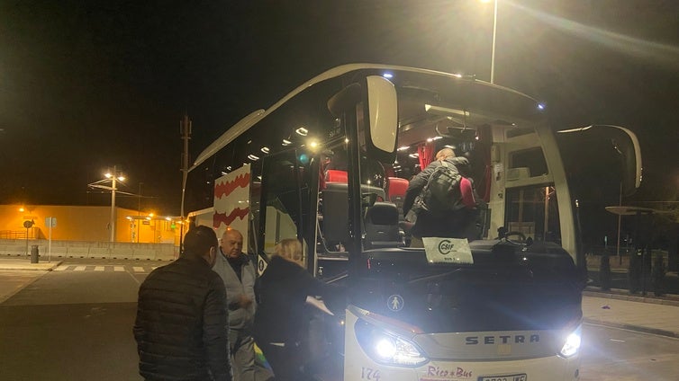 Dos autobuses ponen rumbo a Madrid para reclamar un acuerdo en el concierto de Muface