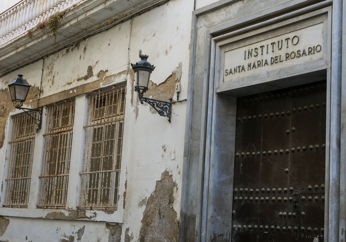 Fachada del Instituto Rosario, junto a la plaza de San Agustín.