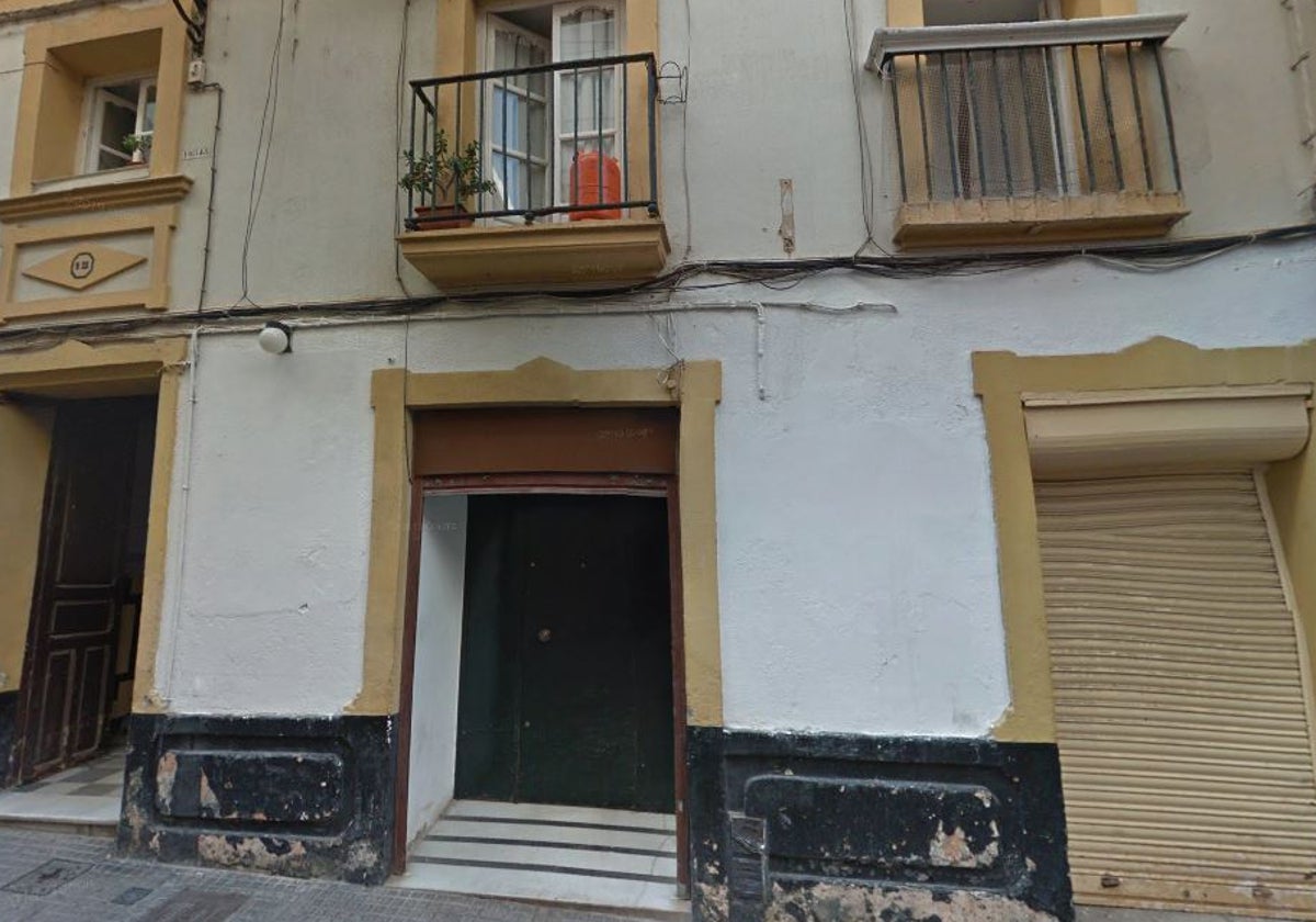 Derrumbe de un techo en la Calle Sopranis 19 en Cádiz