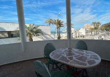 Así es el piso de Cádiz en el que puedes desayunar todos los días viendo La Caleta: está a la venta por este increíble precio