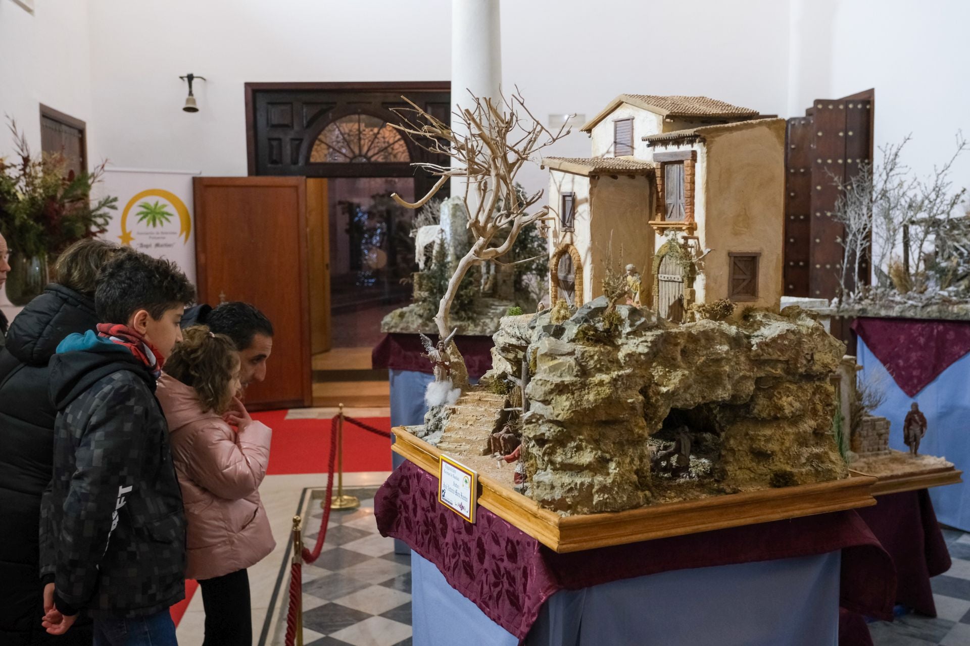 Cádiz, así brilla en Navidad: un paseo por sus calles, sus plazas y sus belenes