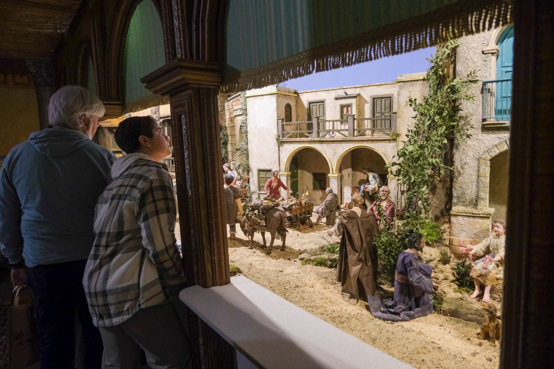 Cádiz, así brilla en Navidad: un paseo por sus calles, sus plazas y sus belenes