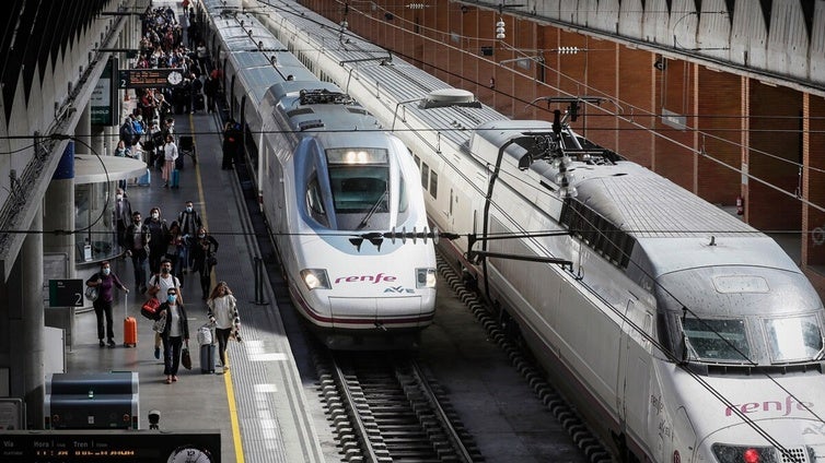 El abono gratuito para viajeros frecuentes en los trenes de Renfe se renueva hasta junio de 2025: funcionamiento, requisitos y condiciones