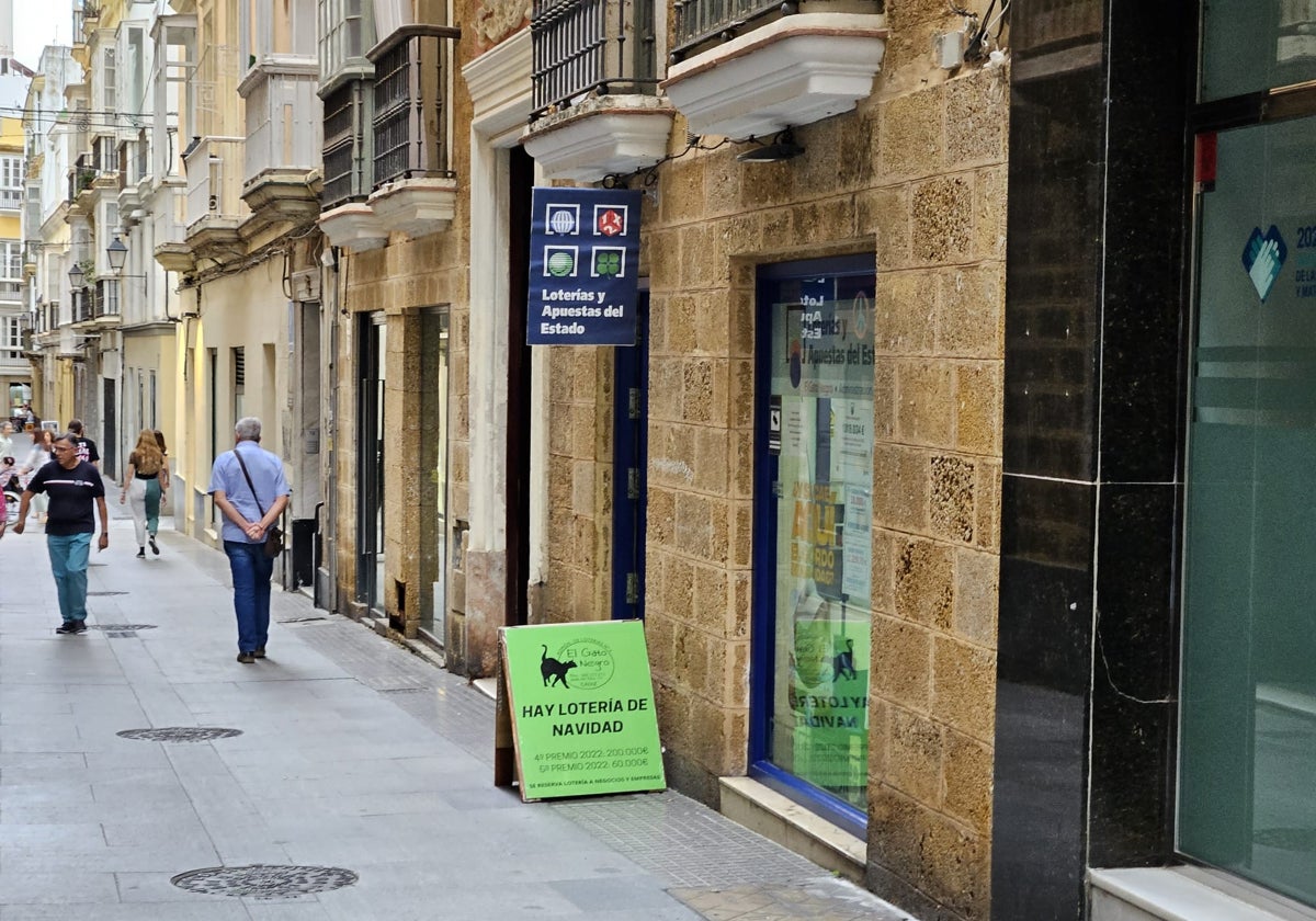 La afamada administración 'El Gato Negro' en la calle José del Toro de Cádiz