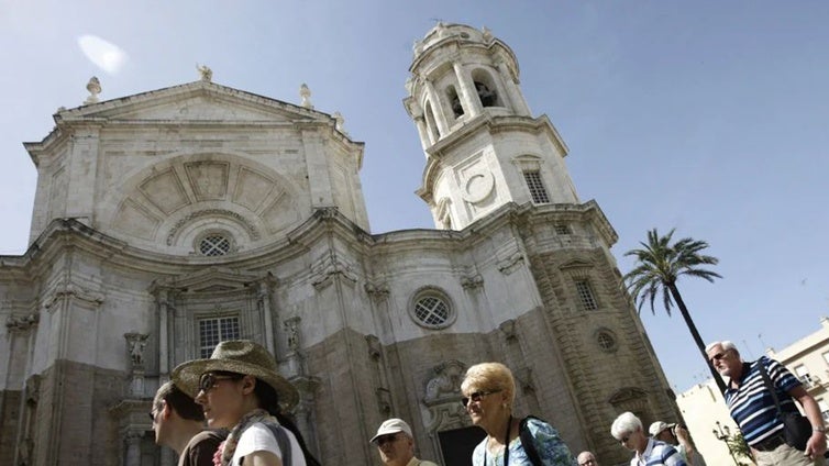 Los cinco monumentos de Cádiz que recibirán una inyección del Gobierno de España para su rehabilitación: la catedral, un castillo, el palacio...