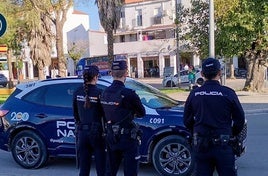 Arrestado un hombre violento que amenazaba a los peatones de Jerez con dos cuchillos de grandes dimensiones