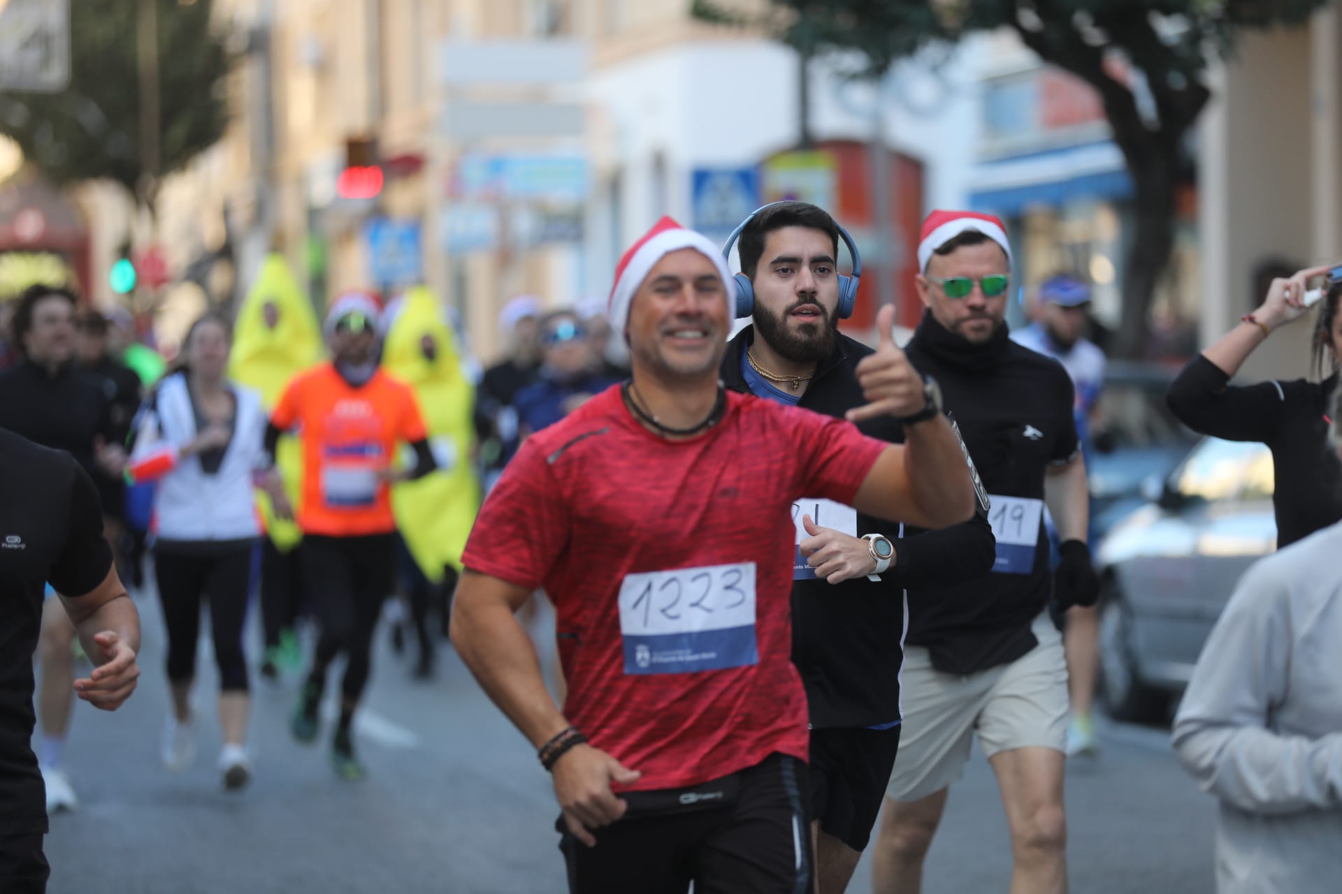 Fotos: El Puerto se entrega a su II San Silvestre