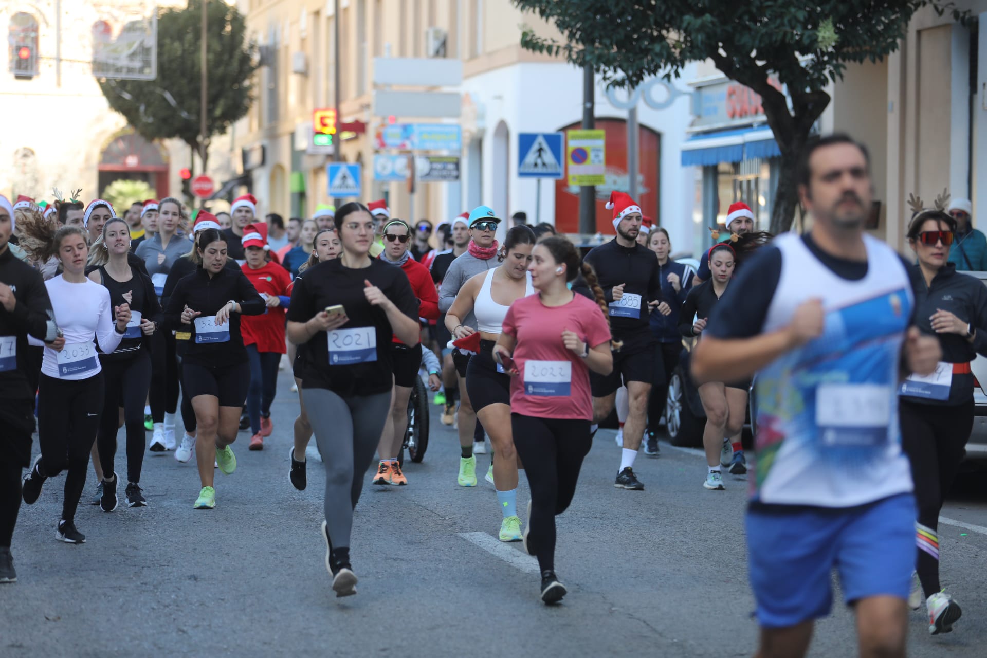 Fotos: El Puerto se entrega a su II San Silvestre