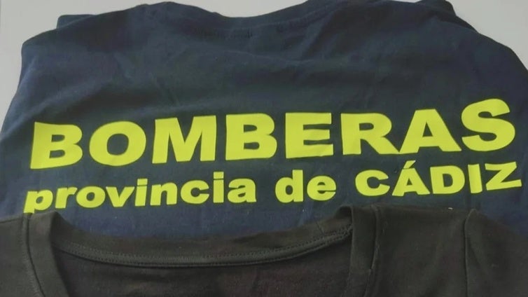 Las bomberas de Cádiz ya tienen sus propios uniformes