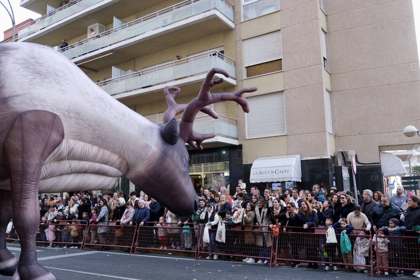 FOTOS: Melchor, Gaspar y Baltasar protagonizan una Cabalgata de cine en Cádiz en 2025