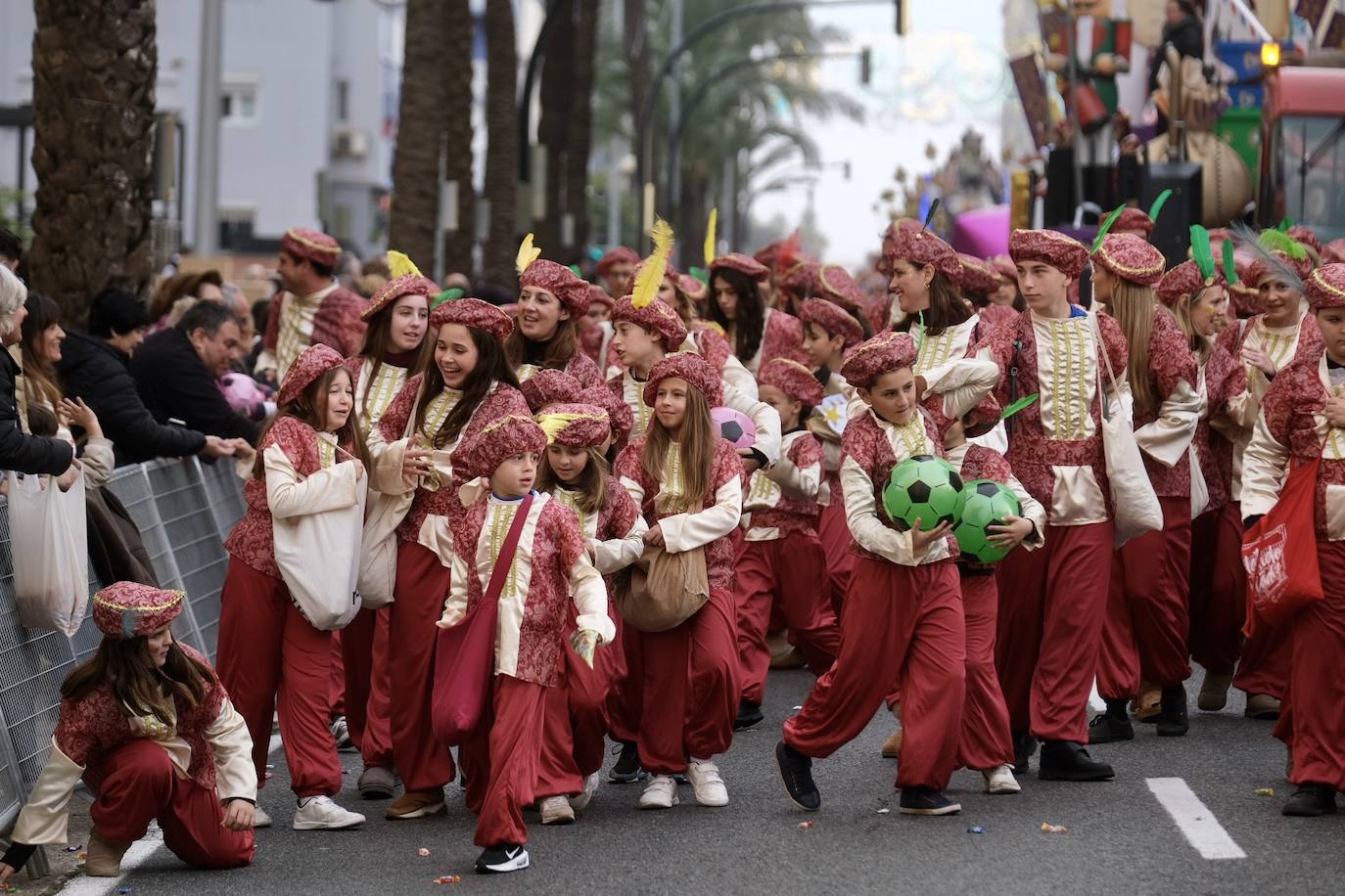 FOTOS: Melchor, Gaspar y Baltasar protagonizan una Cabalgata de cine en Cádiz en 2025