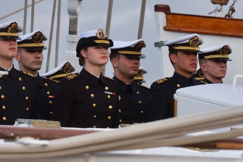 Fotos: La princesa Leonor embarca en Cádiz en el Juan Sebastián Elcano