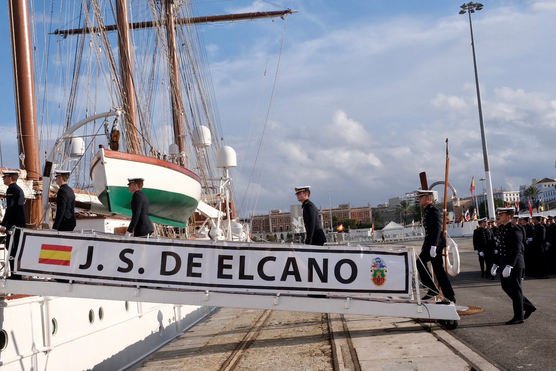 Fotos: La princesa Leonor embarca en Cádiz en el Juan Sebastián Elcano