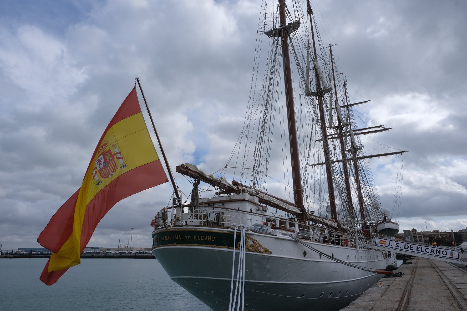 Fotos: La princesa Leonor embarca en Cádiz en el Juan Sebastián Elcano