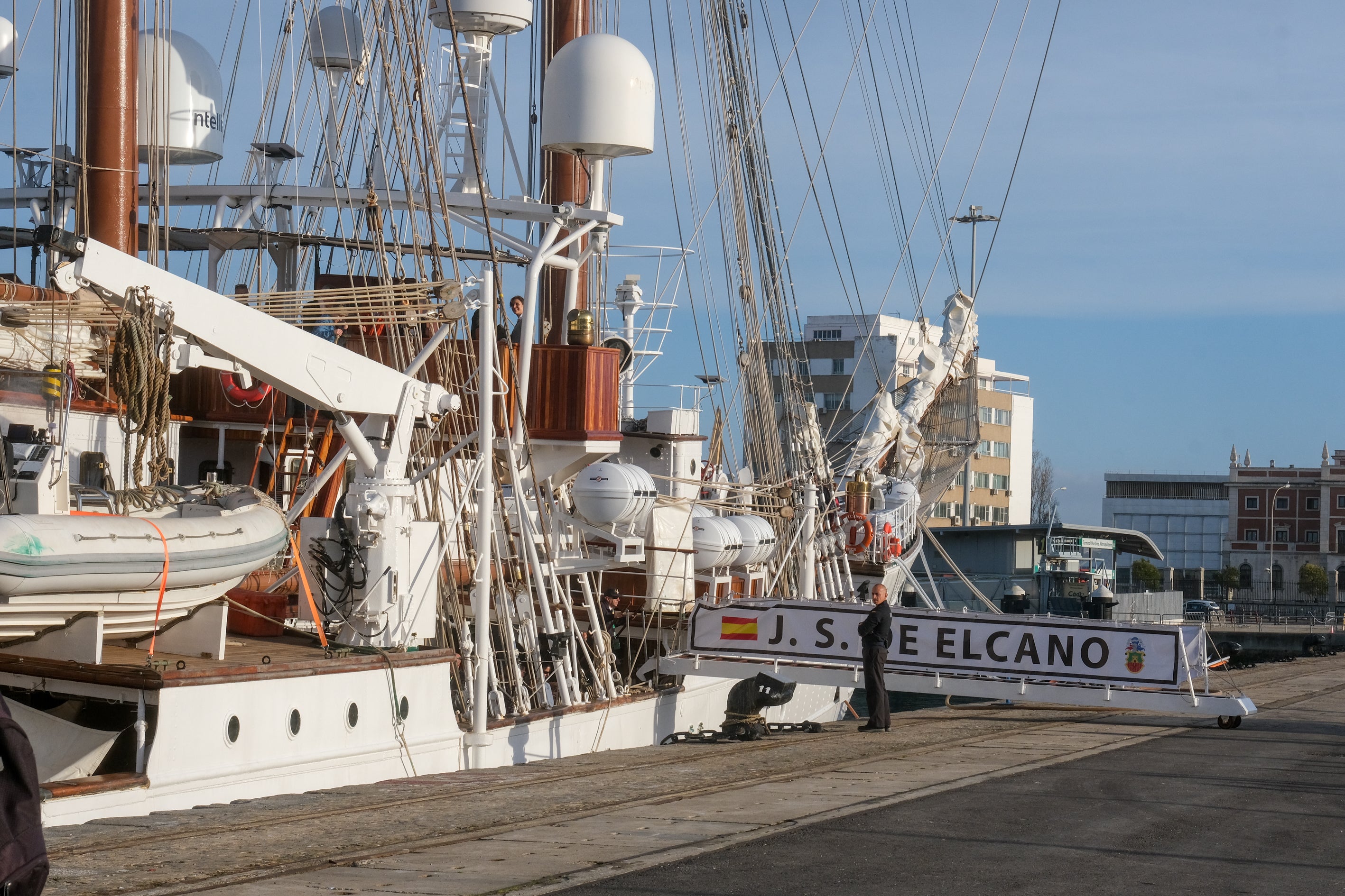 Fotos: Largas colas para poder recorrer Elcano en Cádiz, la casa de la Princesa Leonor los próximos meses