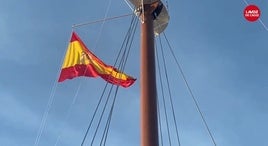 El buque escuela Juan Sebastián de Elcano, testigo de los honores que se le rinden a su histórico mástil Nautilus