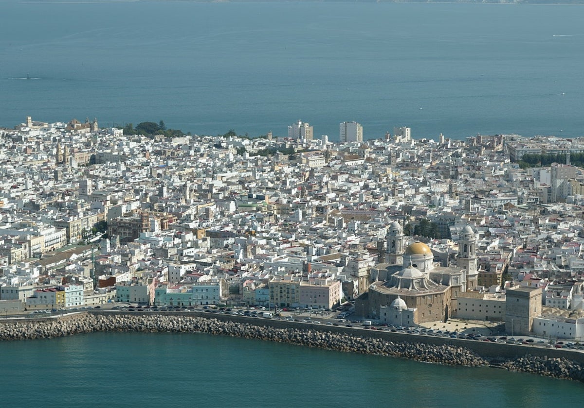 Vista aérea del casco histórico de Cádiz.