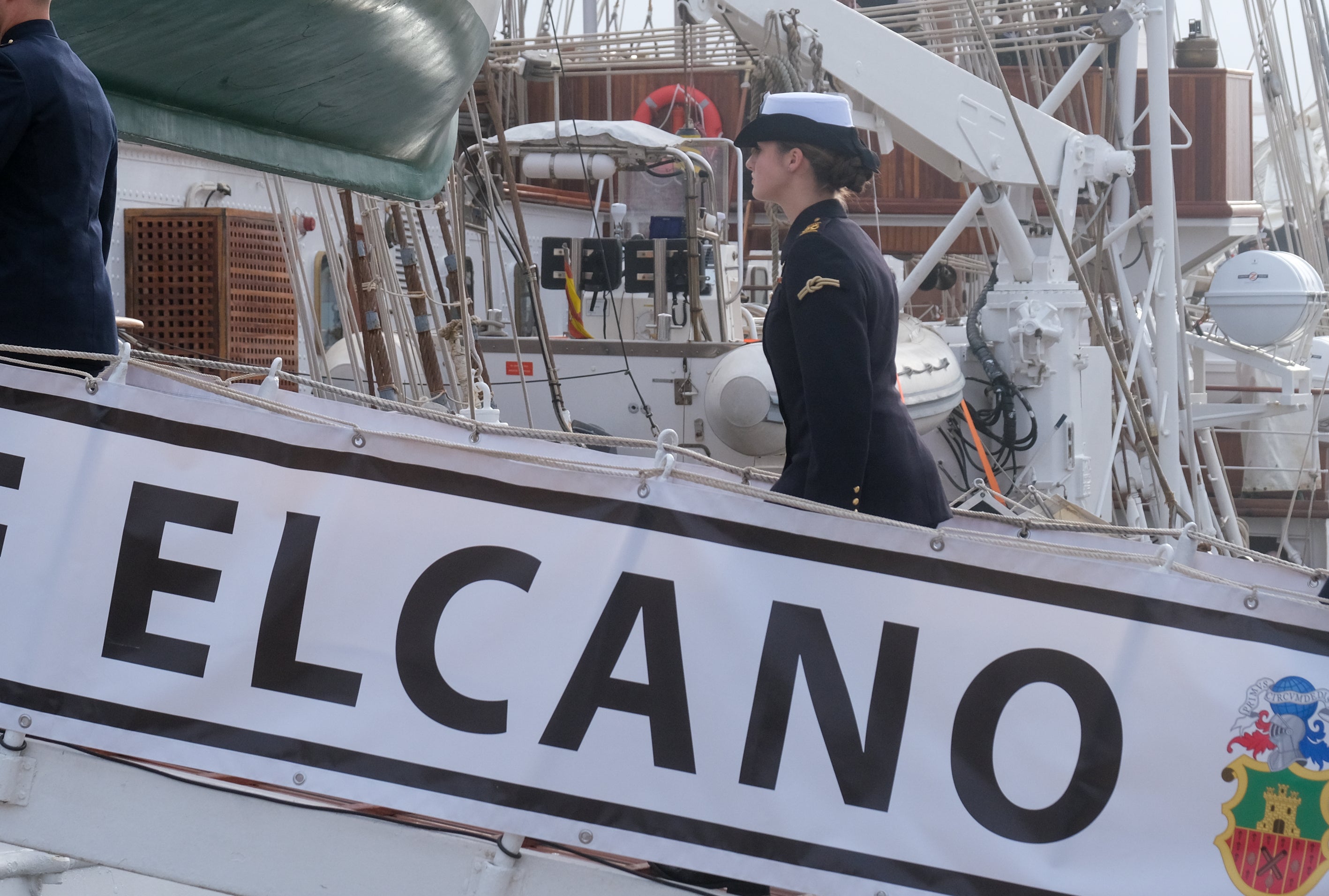 Imágenes de un día histórico en Cádiz: la Princesa Leonor ya navega en el Juan Sebastián de Elcano