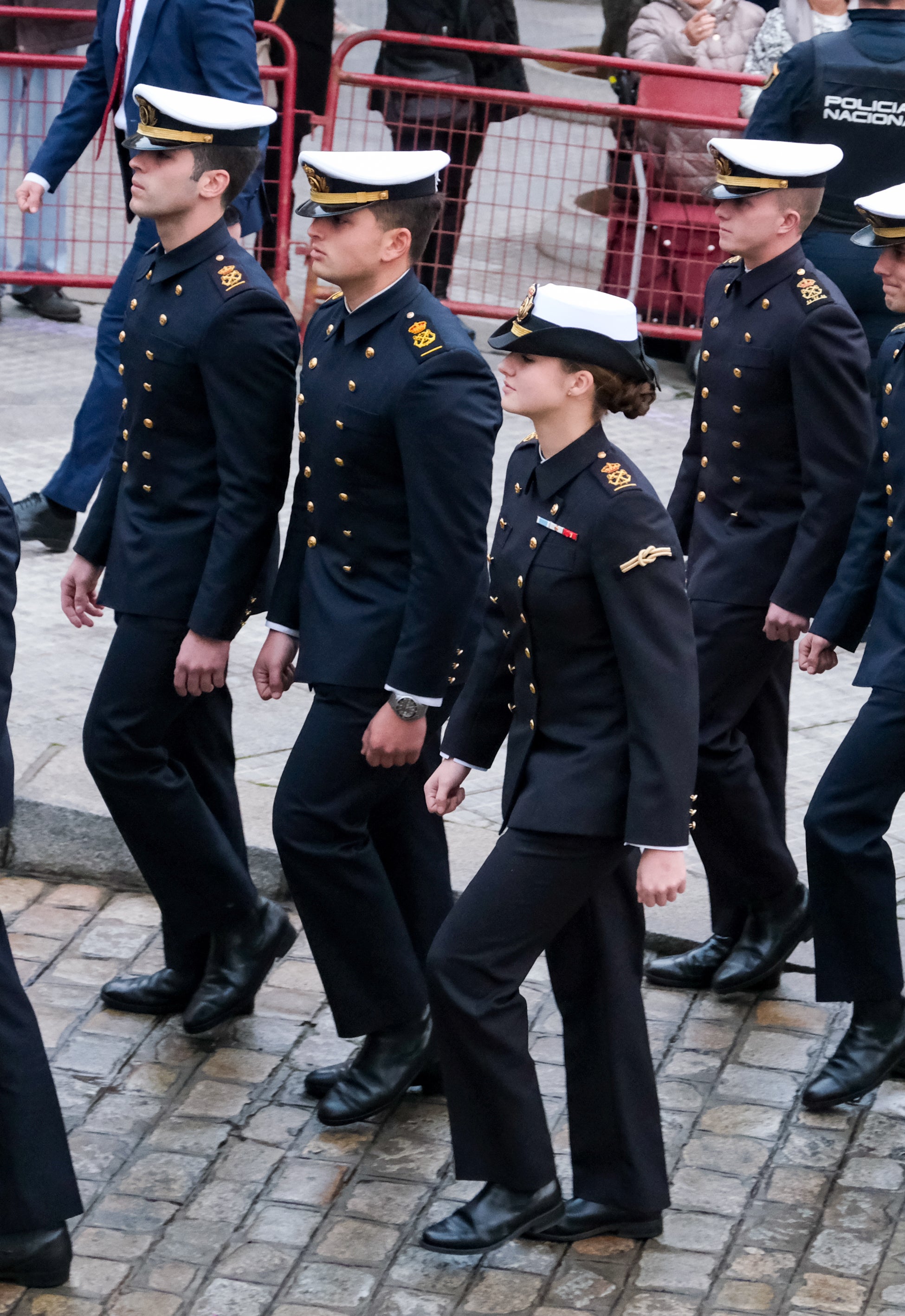 Imágenes de un día histórico en Cádiz: la Princesa Leonor ya navega en el Juan Sebastián de Elcano