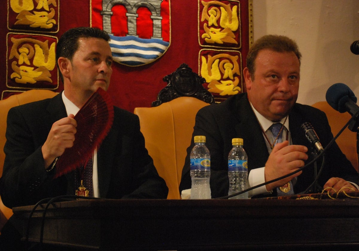 El alcalde, José Luis Núñez (PP), junto a su socio de gobierno Manuel Erdozain (AiPro) en una imagen de archivo de 2011.