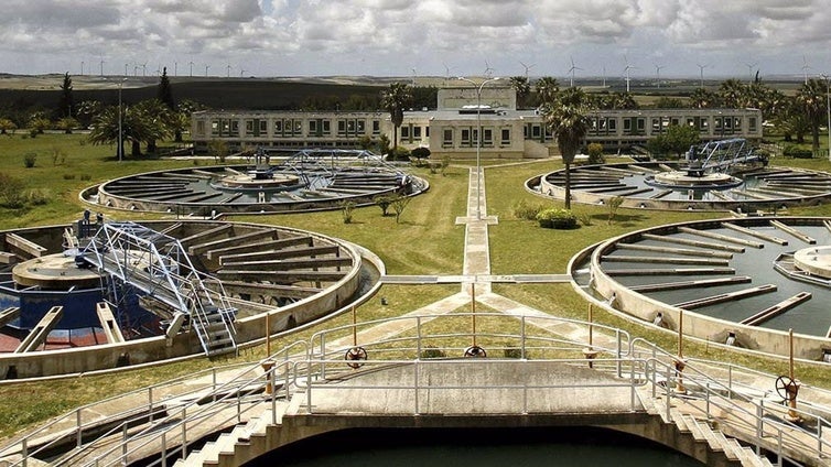 La rotura de una tubería de agua deja sin suministro a viviendas de la zona este y sur de Jerez