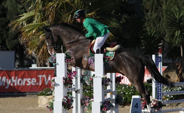 Salto de obstáculo en una de las sesiones preparatorias