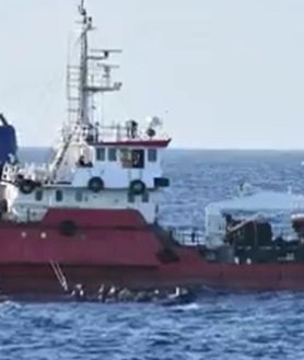 Imagen secundaria 2 - Abordaje en el Atlántico de un pesquero con nueve toneladas de cocaína que iban a entrar por el Guadalquivir en narcolanchas