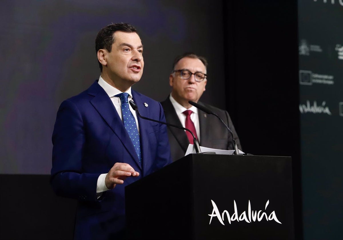 El presidente de la Junta de Andalucía, Juanma Moreno durante el acto de inauguración del pabellón de Andalucía en FITUR 2025.