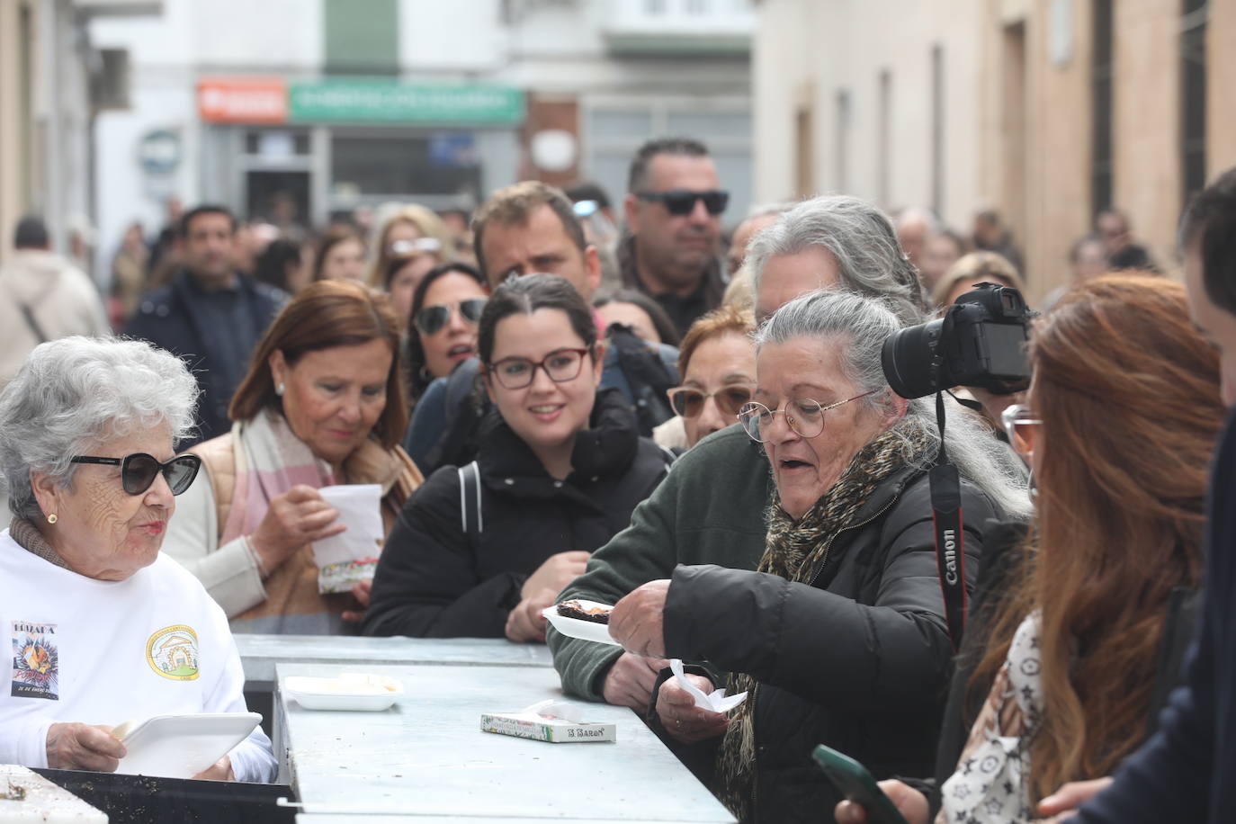 La Erizada llena La Viña de gente y coplas... hasta que la lluvia aguó la fiesta