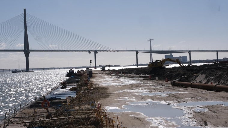 La nueva terminal de contenedores de Cádiz estará acabada a mediados de 2026