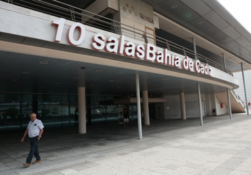 Arrancan las obras para reformar las salas del cine del centro comercial Bahía de Cádiz