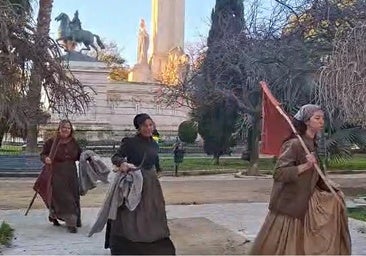 Barricadas y banderas en un Cádiz revolucionario que emula a París para el rodaje de 'Young Sherlock'