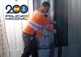 Interceptado un camión con casi 300 kilos de hachís ocultos en el remolque en  Algeciras