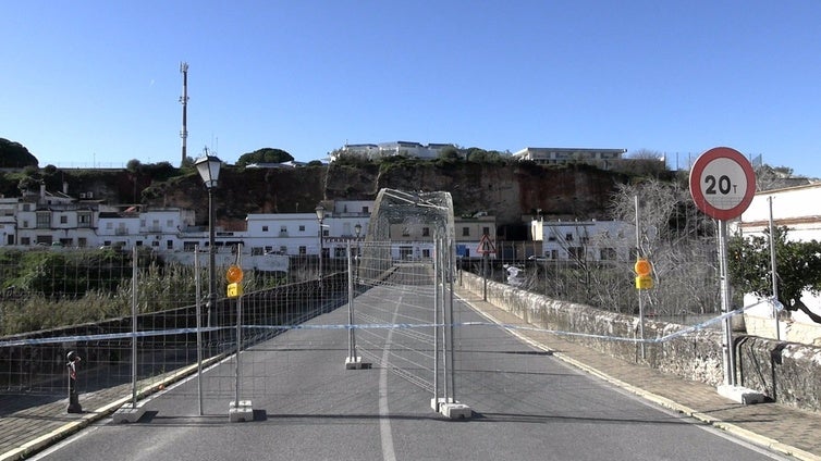 El Ayuntamiento de Arcos hará obras de emergencia en el puente de hierro