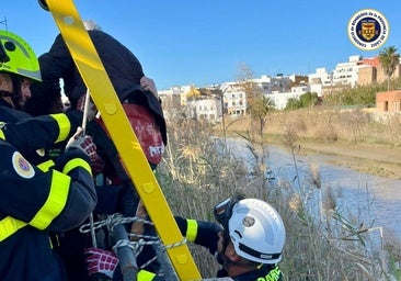 Rescatan a un vecino de Chiclana que había caído al cauce del río