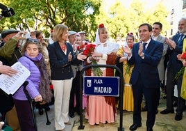 José Luis Martínez-Almeida baila en Jerez para reinaugurar la plaza Madrid