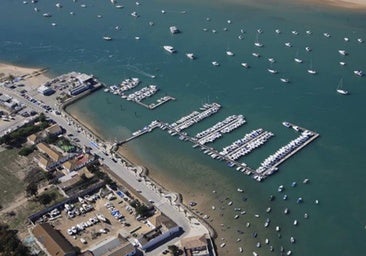 La playa de La Barrosa de Chiclana, en peligro de cierre para este verano