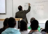 Oferta de trabajo para profesores en Cádiz: contrato indefinido y sueldos de 1.600 euros al mes