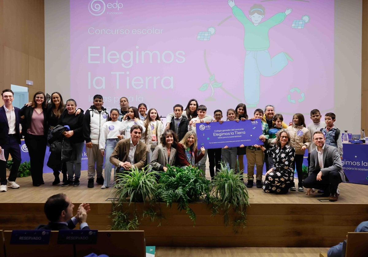 Foto de familia del colegio San Vicente de Paul de Jerez.