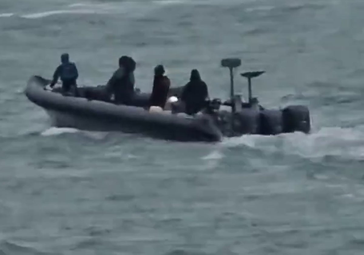 Una narcolancha en las aguas de Cádiz.