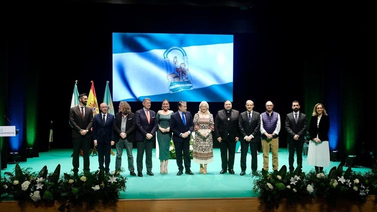 La Junta entrega a «gaditanos de pro» las Banderas de Andalucía de Cádiz 2025