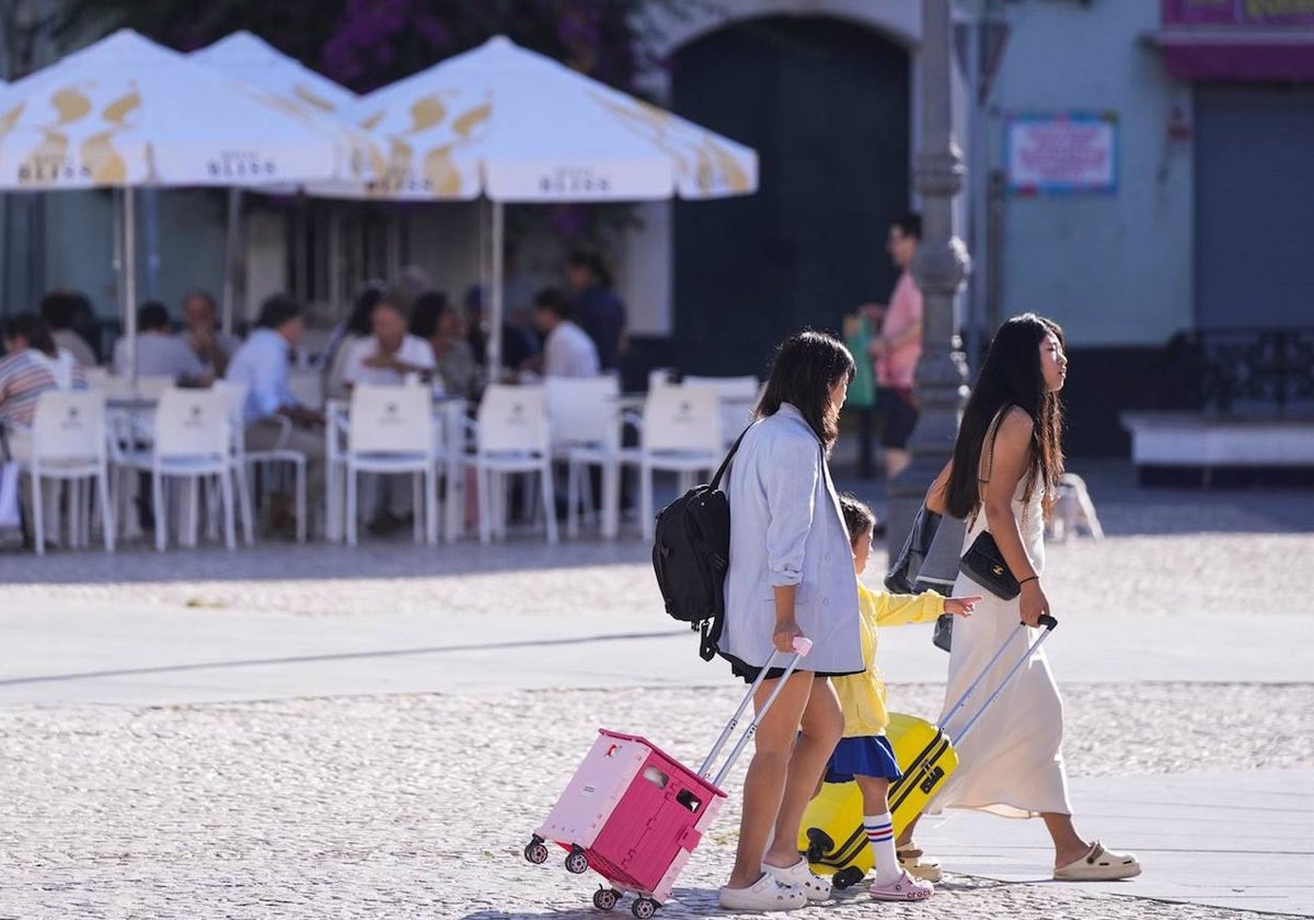 Los turistas gastaron en el cuarto trimestre de 2024 una media de 93 euros al día en Cádiz