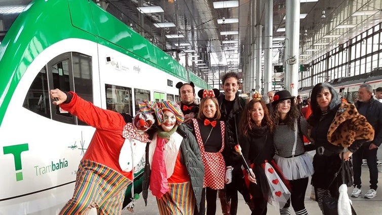 Horarios especiales de autobuses y catamarán: Todo lo que necesitas saber sobre el transporte durante el Carnaval de Cádiz