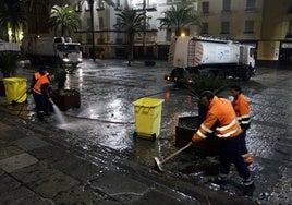 Cádiz refuerza el servicio de limpieza para este Carnaval